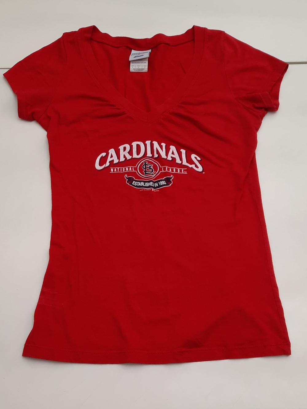 Cardinals Red V-Neck T-Shirt with Logo - Size M